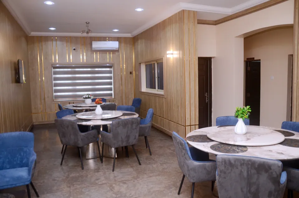 Bar & Lounge